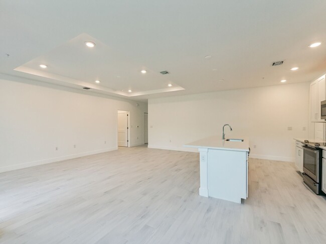 Building Photo - Brand New 2 bed/2.5 bath Condo 8 miles fro...