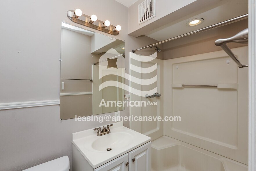 Building Photo - 3025 Charleston Dr