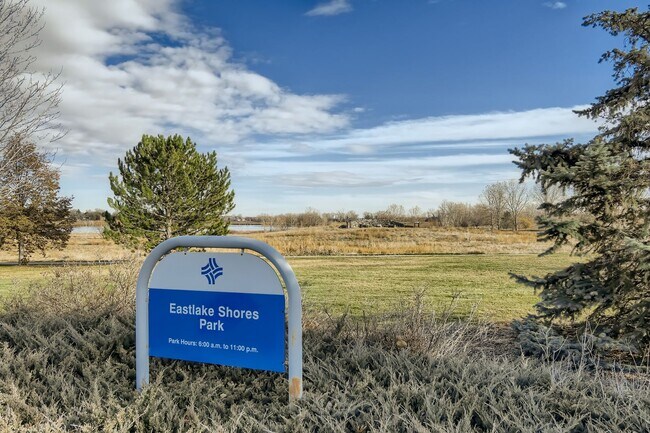 Building Photo - Lovely 3 BDR/3BA Home - 20 Minutes to Denver