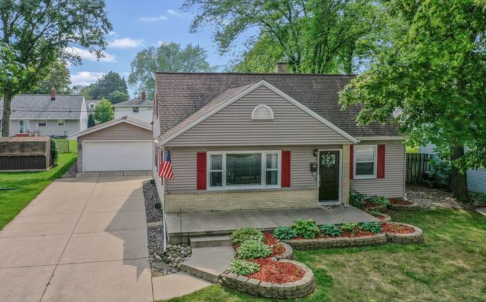 Building Photo - 1071 Kenwood St