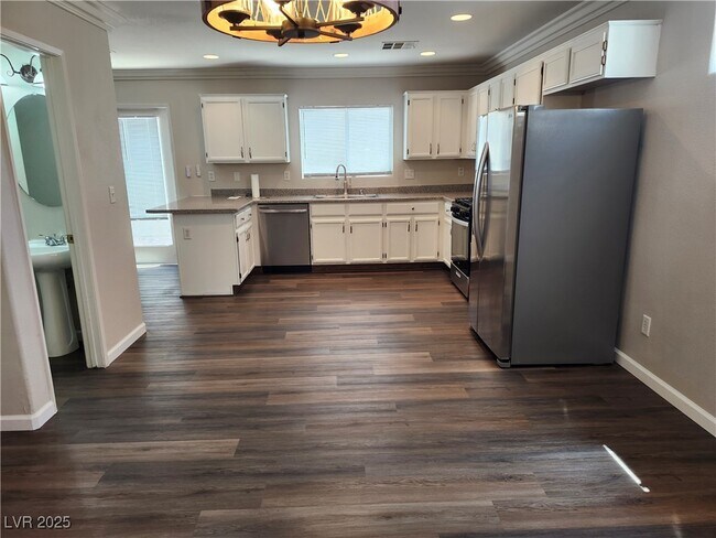 Building Photo - 5165 Paradise Skies Ave
