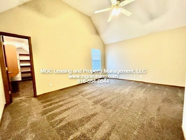 Building Photo - Charming Raymore Retreat with Extra Storag...