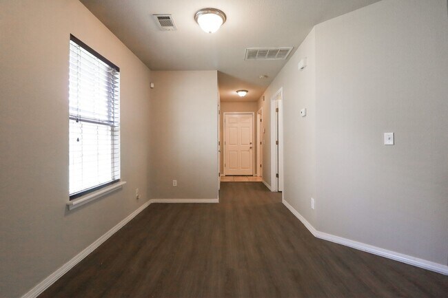 Building Photo - Emerson Elementary Zoned - 3 bedroom / 2 b...