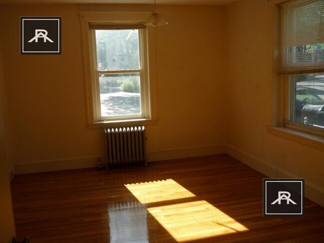 Building Photo - 3 bedroom in Brookline MA 02446