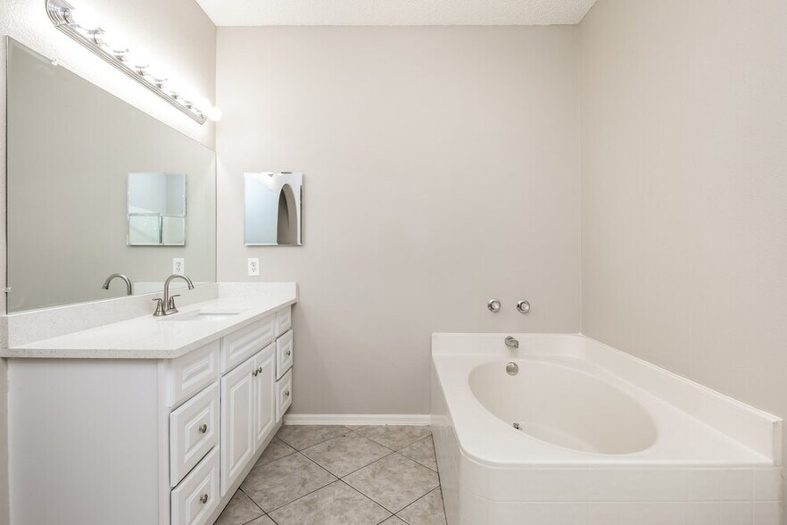 Building Photo - 6514 Pomeroy Cir