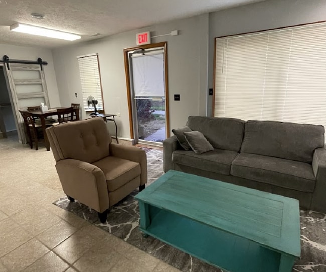 Building Photo - Charming 1-Bedroom studio apartment with all utilities paid!