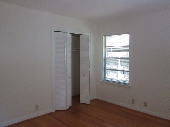 Building Photo - 2311 Bron Holly Dr