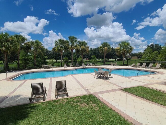 Building Photo - 5914 Willow Ridge Dr