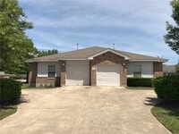 Building Photo - 2866 Southampton Way