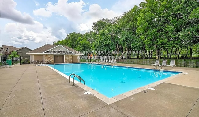 Building Photo - Timber Trails Townhome - One Month Free Rent When You Sign a 15-Month Lease!