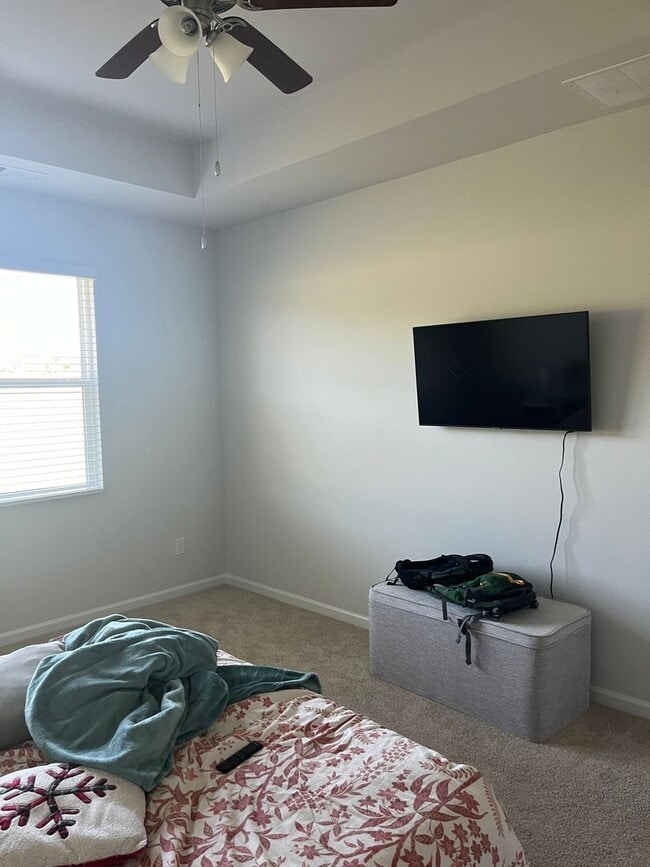 Building Photo - 4 Bed, 2 Bath House