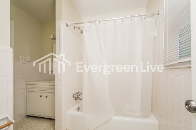 Building Photo - 4910 Roebuck Rd NW