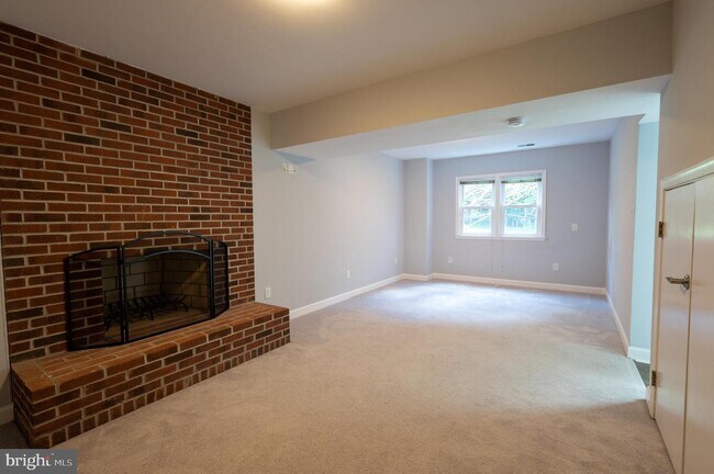 Building Photo - 4809 Piney Branch Rd