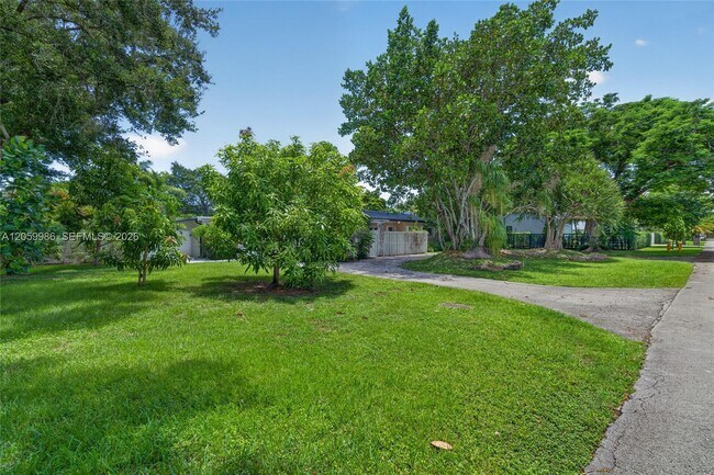 Building Photo - 12935 SW 81st Ave