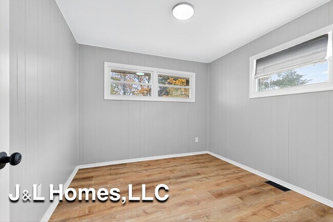 Building Photo - 1655 Westfield Dr N