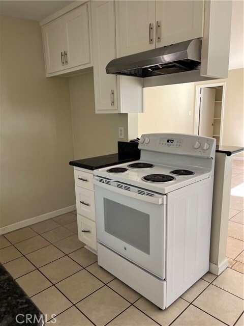 Building Photo - 3032 E 5th St