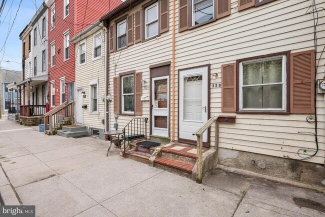 Building Photo - 338 Ridgeway St