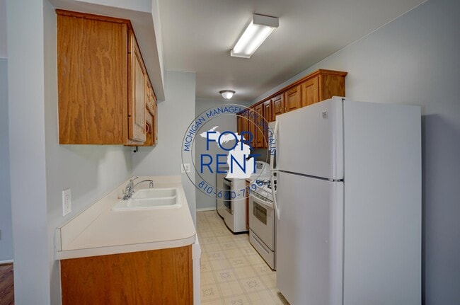 Building Photo - 9435 N Parkwood Dr