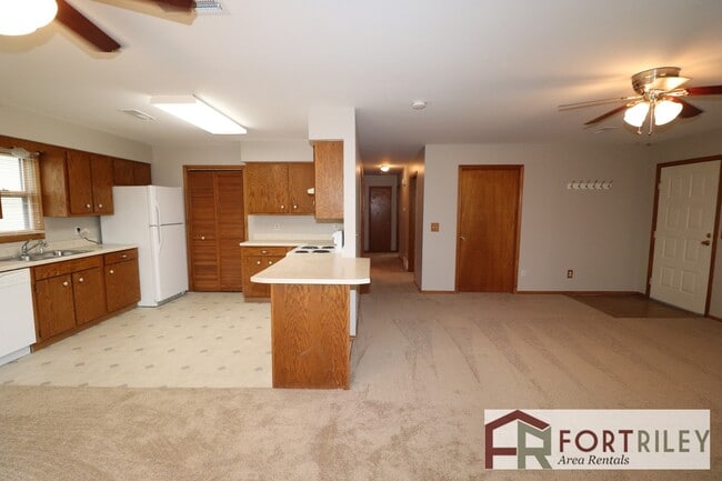 Building Photo - Family Home for rent!