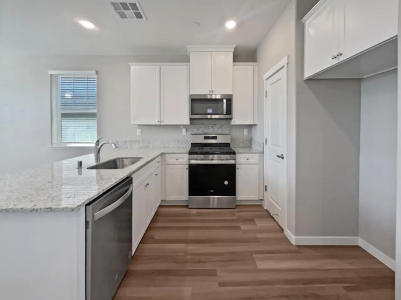 Building Photo - 4074 Southampton St