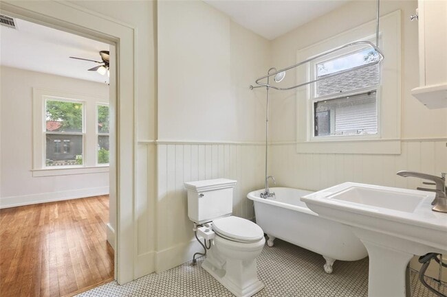 Building Photo - 4404 Avenue C