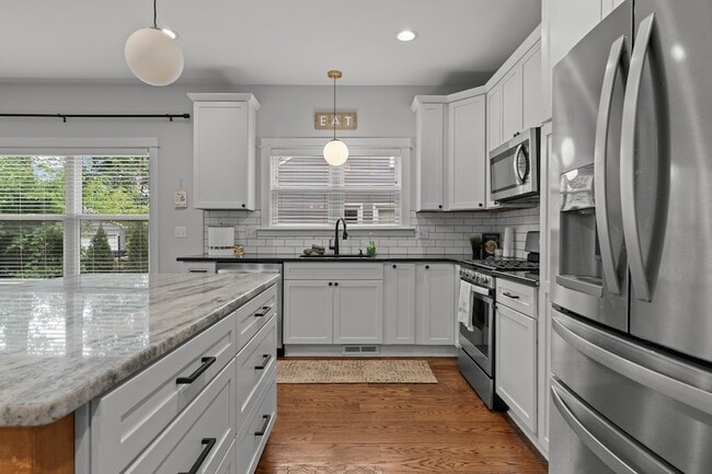 Building Photo - 718 N Alexander Ave