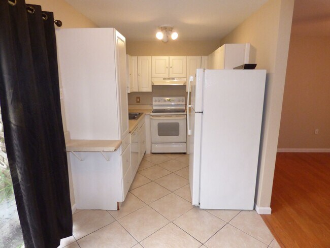 Building Photo - 2/2/1 Harbor Heights Home - Punta Gorda Annual Lease