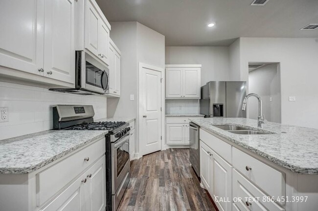 Building Photo - Gorgeous 3/2/2 in SW Lubbock