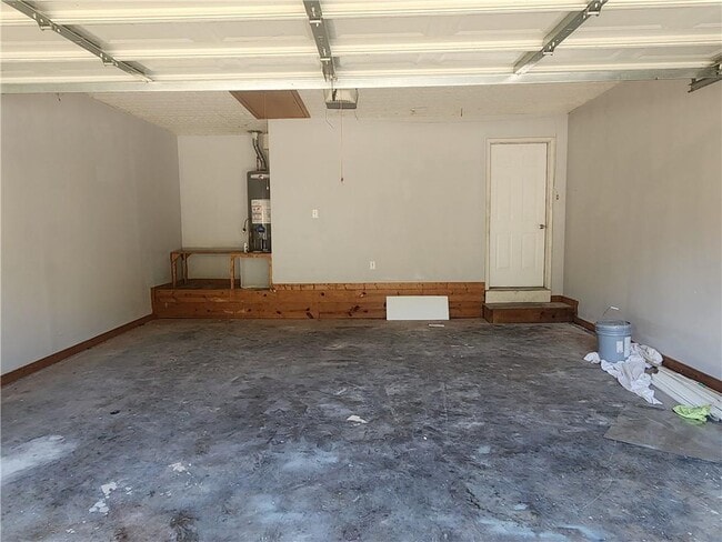 Main two car garage - 922 Sweetwater Way