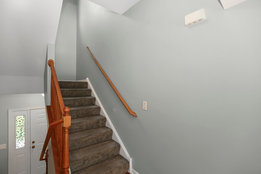 Building Photo - 910 Neudearborn Ln