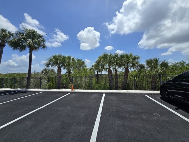 Building Photo - 1 Bed 1 Bath Condo For Rent in Tampa $1499