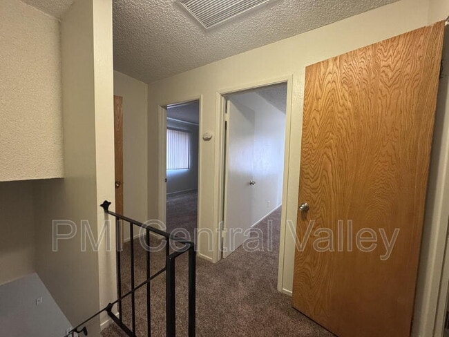 Building Photo - 1331 Pinetree Dr