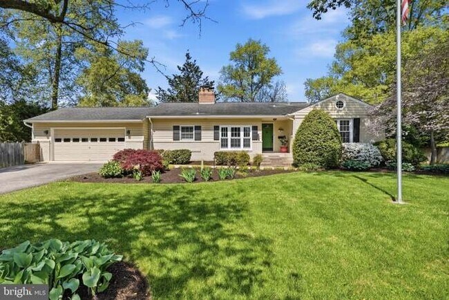Building Photo - 9220 Forest Haven Dr