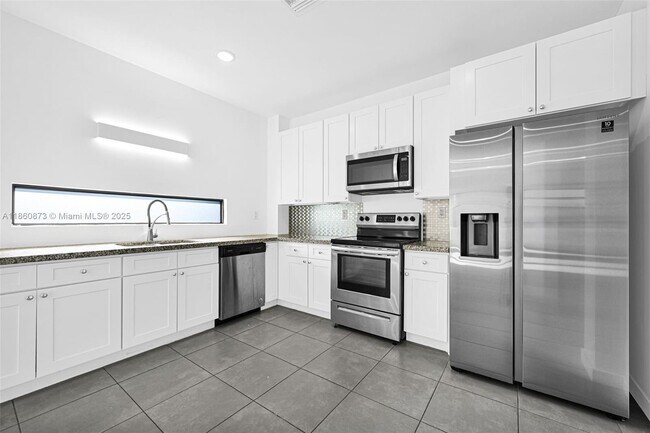 Building Photo - 18750 SW 117th Ave