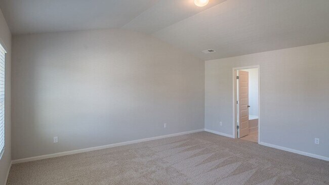 Building Photo - 308 Geranium St