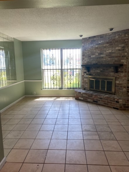 Building Photo - 4309 Woodland Dr