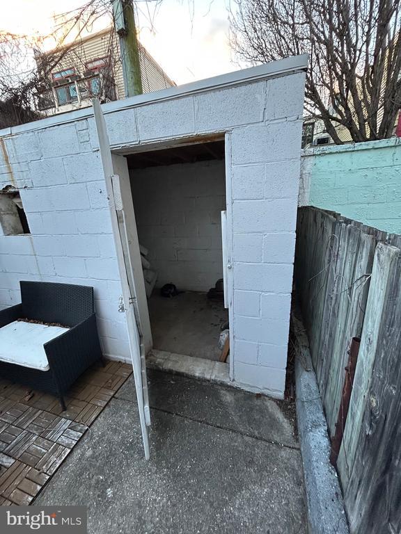 Building Photo - 616 S Rose St