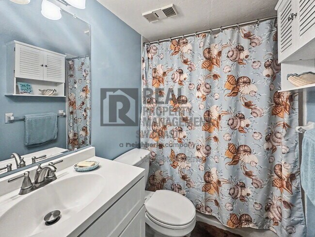 Building Photo - 28100 Pine Haven Way