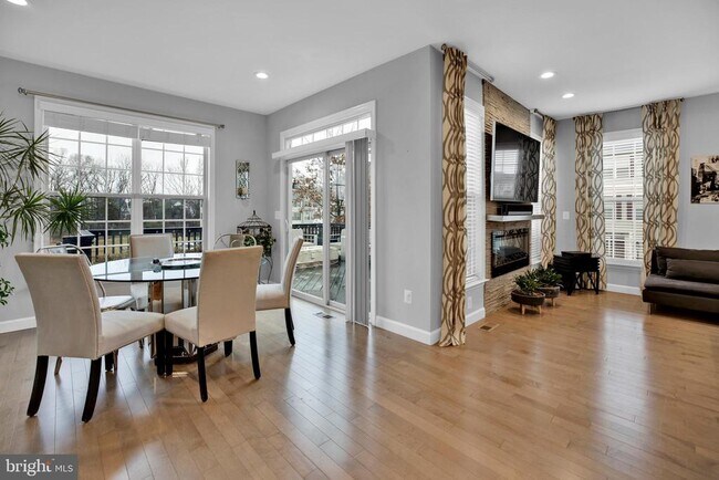Building Photo - 42598 Chisholm Dr