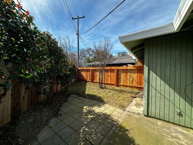 Building Photo - 2720-2724 Bravado Drive