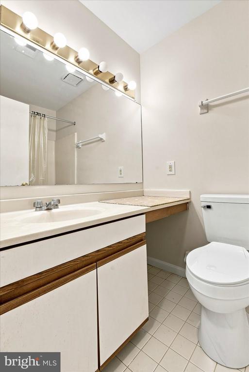 Building Photo - 319 Cashel Ct