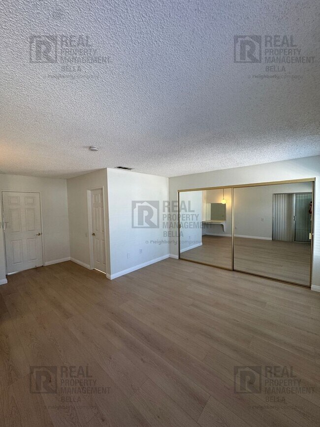 Building Photo - 55+ Community Gem: Open Floor Plan, Large Backyard & Clubhouse Amenities