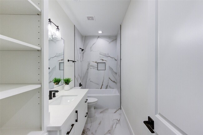 Building Photo - 5831 Outer Banks St