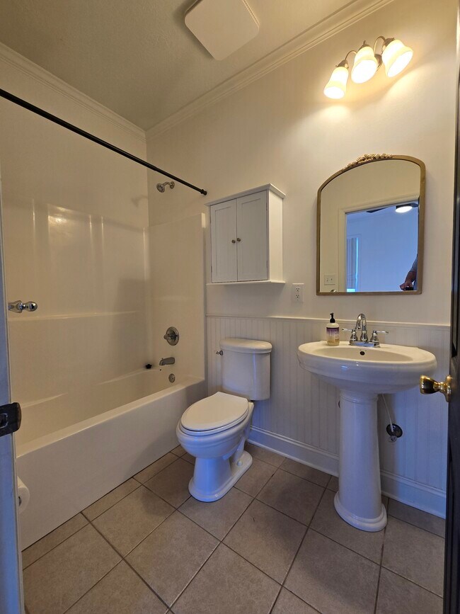 Building Photo - 1432 Heard Ave