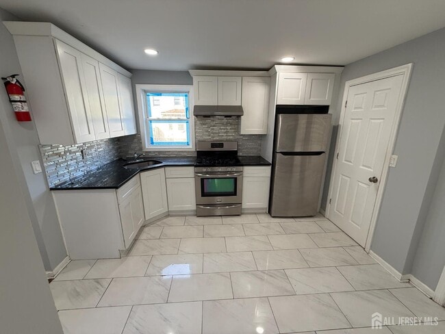 Building Photo - 280 William St