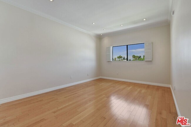 Building Photo - 4443 Ventura Canyon Ave