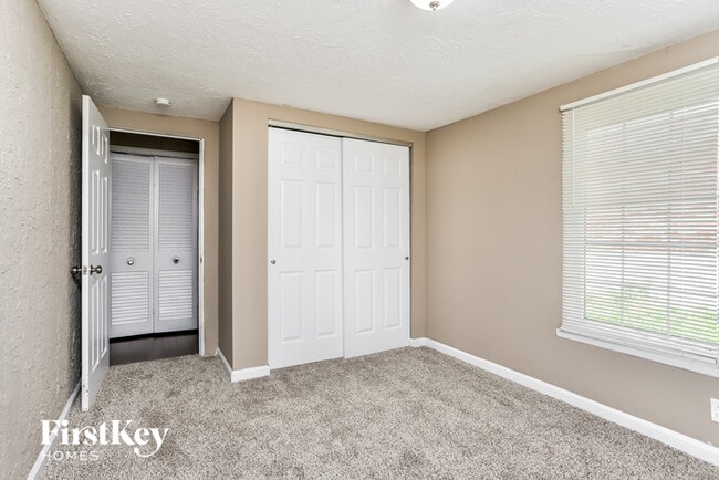 Building Photo - 1830 Jenkee Ave