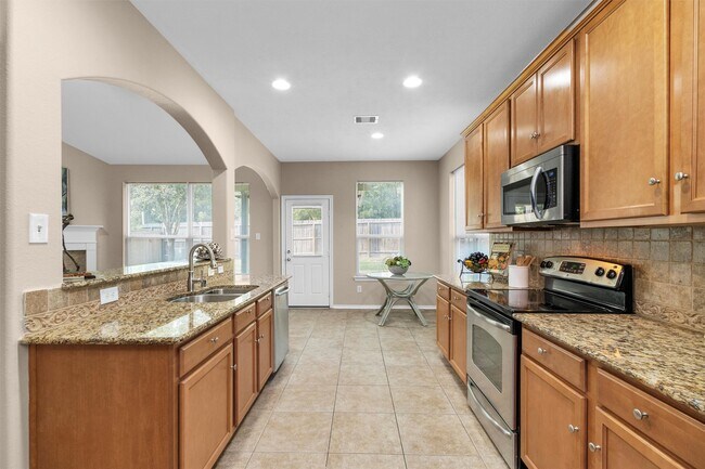 Building Photo - 115 N Hawkhurst Cir