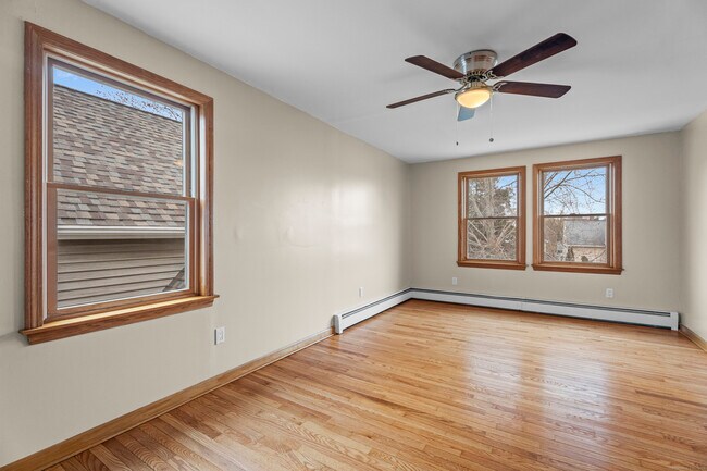 Building Photo - 62 Brookside Ave E