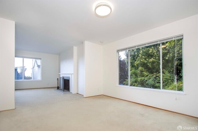 Building Photo - 160 Devonshire Way